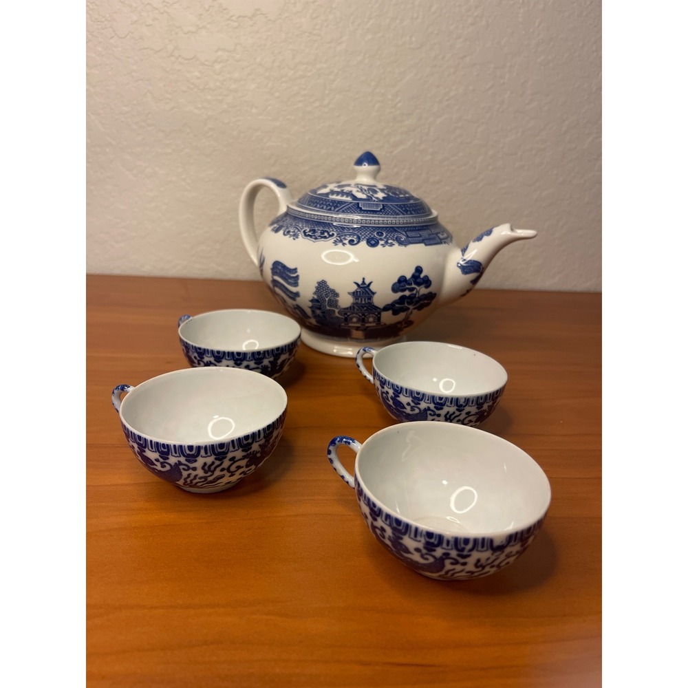 Vintage Blue Willow Teapot and 4 Cups Set Made in Occupied Japan Blue White